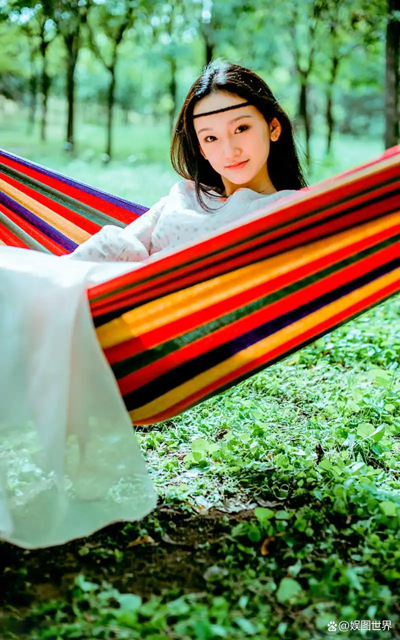 97年山西女演员汪伊美户外美拍