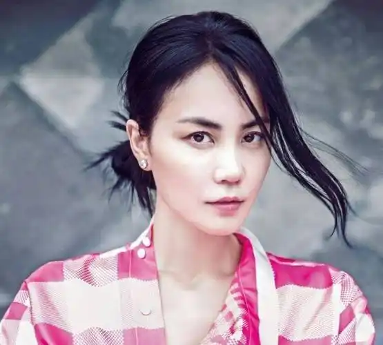 王菲曝光52岁全脸无死角惊艳近照,保持心态才是女人年轻的法宝_福伊