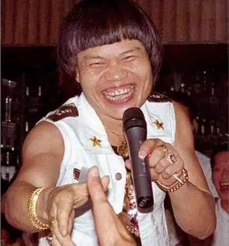 扒扒香港演艺圈10大丑星现状,有人穷到无钱葬母