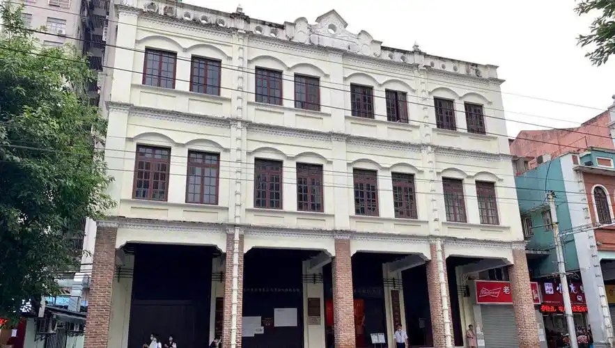 中共广东区委旧址纪念馆现参观热潮,20年党龄党员重温入党誓词