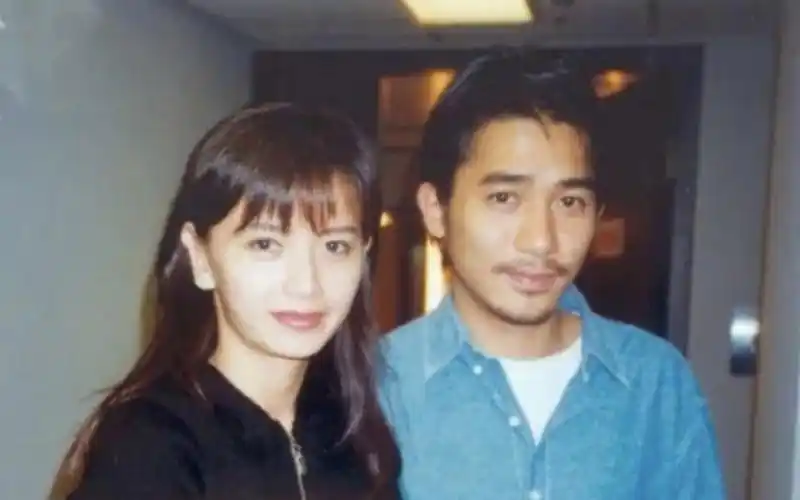 梁朝伟的三个女友同台,但是怀念梁朝伟曾华倩