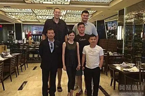 姚明和孙明明合影