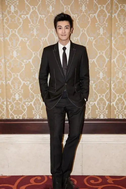 杜江这衣服太紧了!肌肉快把牛仔服撑爆了,网友:霍思燕好幸福!