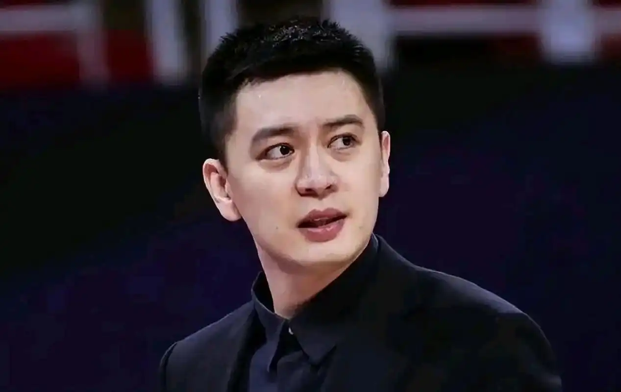 杨鸣昨晚在某手直播结束了,总结一下主要就是1,自己会出国学习,再不去