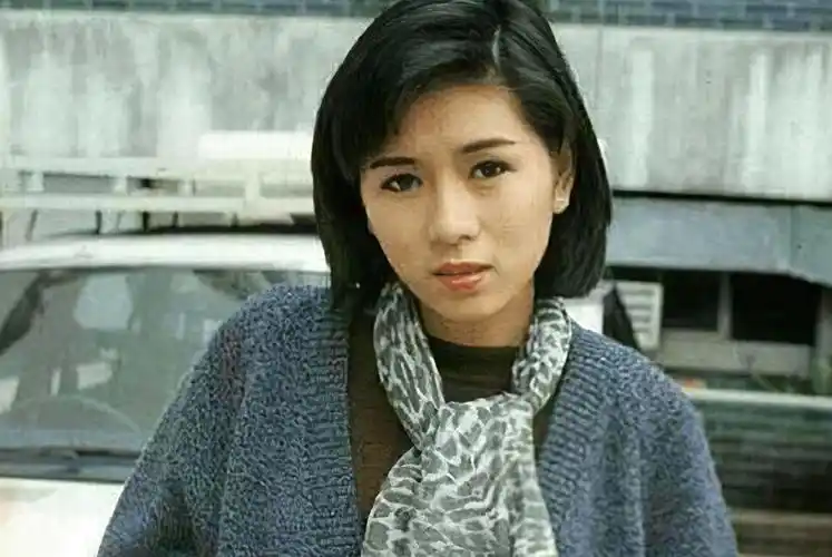 罗慧娟个人资料照片(红颜薄命罗慧娟:向周星驰求婚被拒,33岁意外失聪