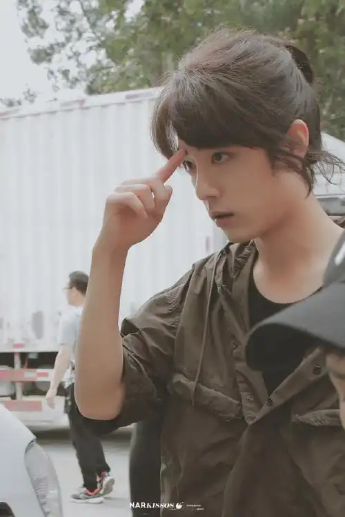 早安@x玖少年团肖战daytoy超可爱的丸子头三三#肖战