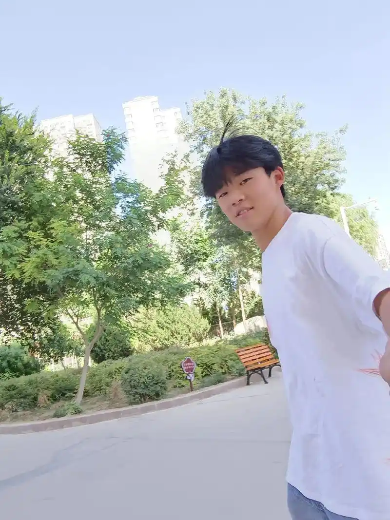 我的男孩👦 十六岁生日快乐🎂🎂🎂 不求你多优秀,但一定是个