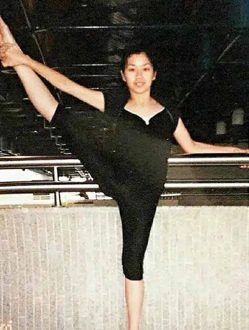 tvb女星黄智雯宣布喜讯与男友旅行结婚胡定欣胡鸿钧等祝贺