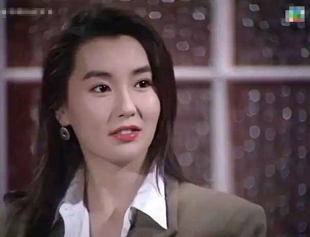 事实证明,"无夫无子"独居贫民区的张曼玉,已走上另一条道路