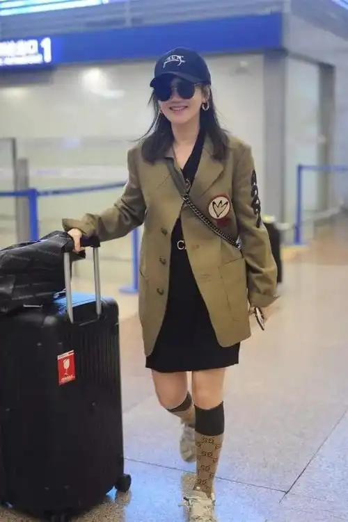 薛佳凝晒杀青照,纯素颜也太真实了吧,老了也很美!