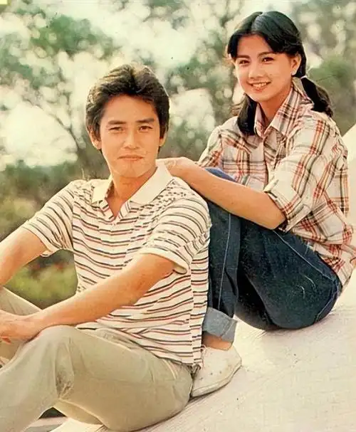 谭咏麟与妻子约定丁克,却出轨粉丝生子留数亿财产,原配含泪出家