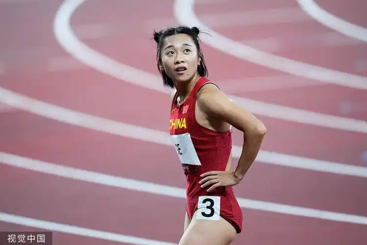 在紧张激烈的奥运赛场上,除了精彩的比赛瞬间,还有运动员们的独特发型