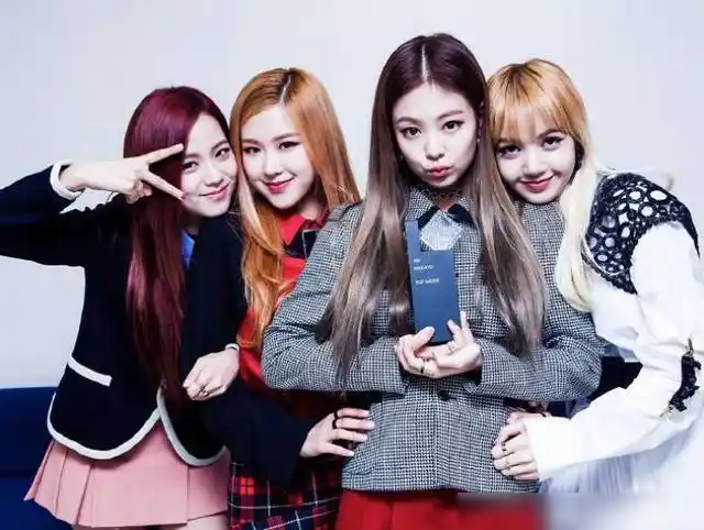 lisa组合叫什么:lisa为什么被组合其他人排挤|金智秀|韩国女团|女子