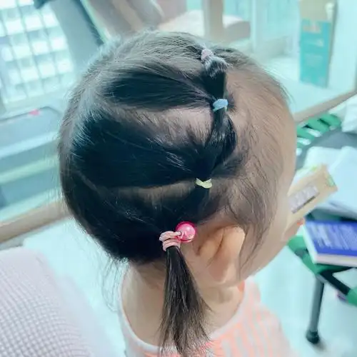 短头发宝宝可以这样扎辫