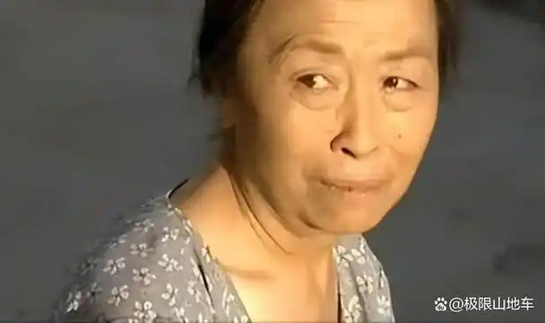 我和我妻子说话,轮不到你插嘴!"张强怒气冲天,言辞激烈.