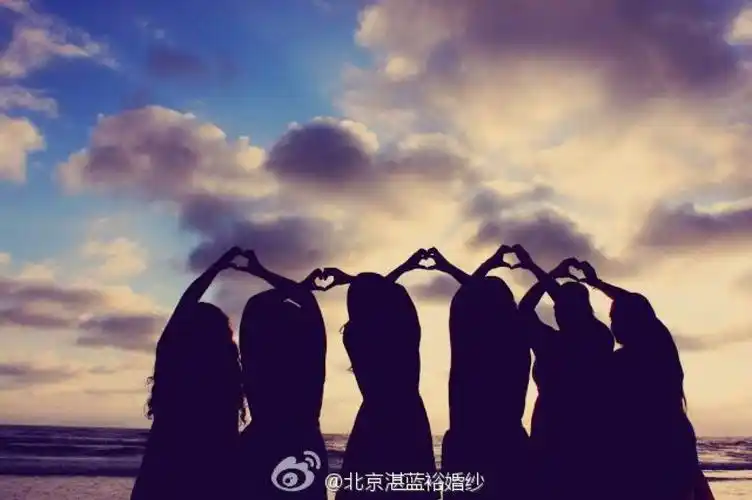 背影剪影和闺蜜一起照