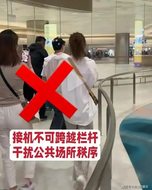 突发!林俊杰在机场被甩墨水,私生饭趁机占便宜,引发热议_事件_明星_行