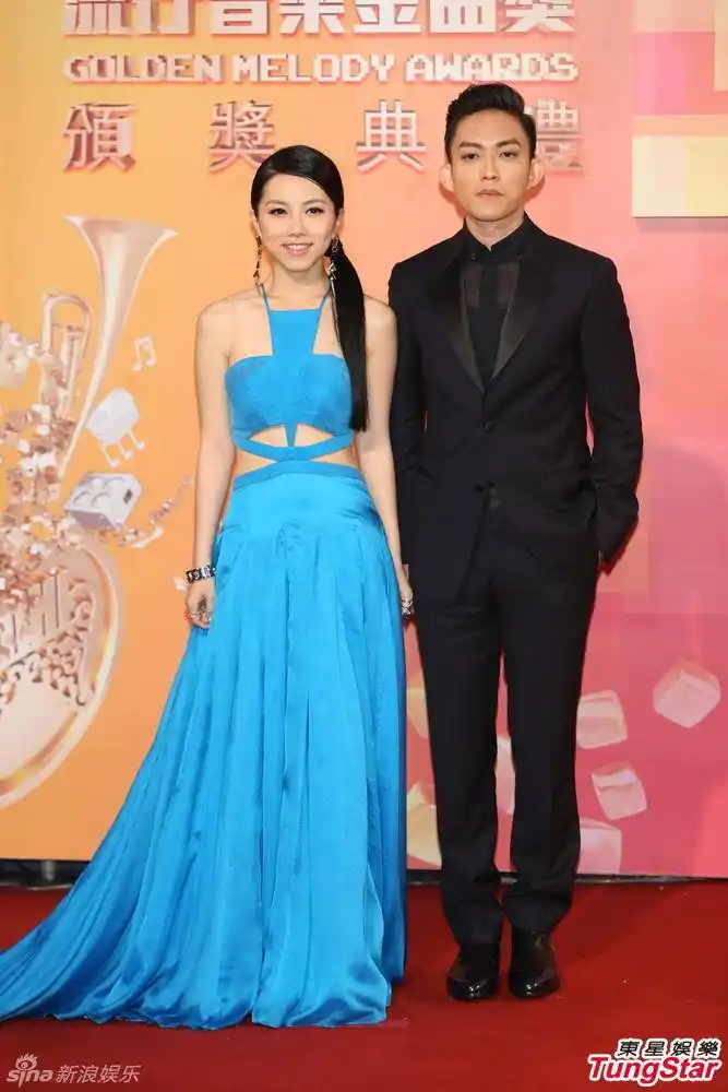 林宥嘉与邓紫棋牵手走红毯 悉心照顾甜蜜