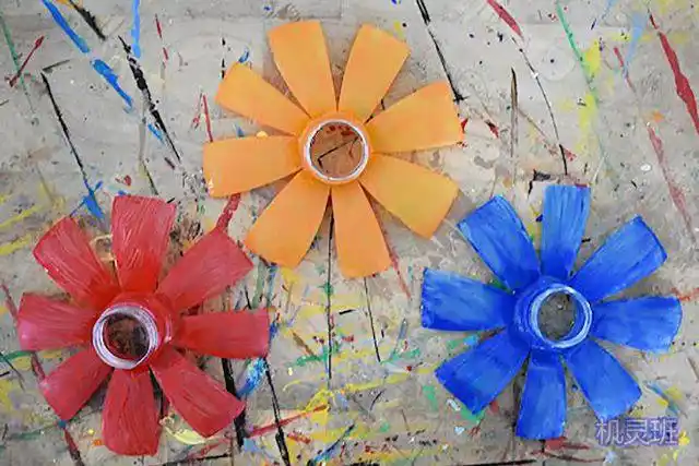 矿泉水瓶废物利用简单制作儿童手工插花(步骤图解)6