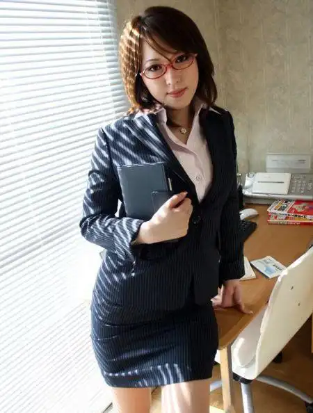 跪求大神,这照片的出处 和 网站连接