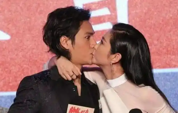 演员陈坤亲情爱情都有泪46岁仍单身将儿子照顾的很好