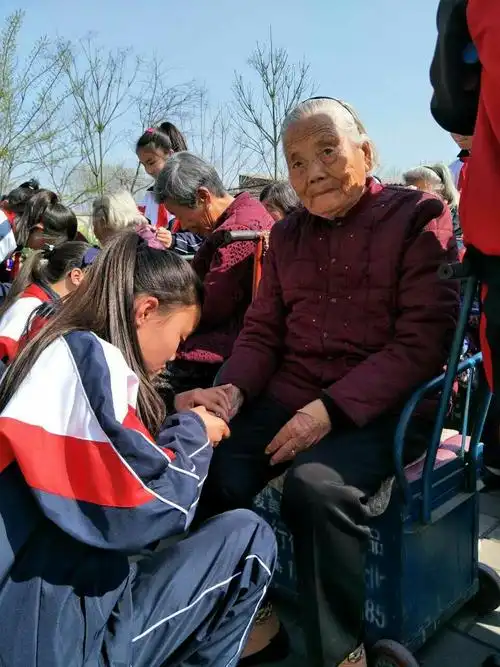 学习雷锋"奉献爱心尊敬老人弘扬传统美德"主题活动