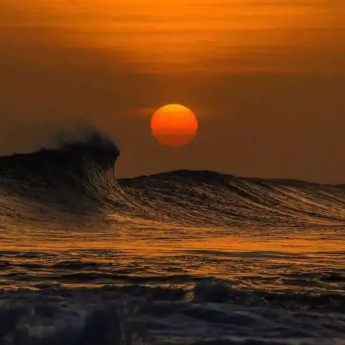 头像背景丨破晓而生踏浪前行