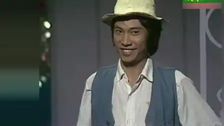 吴孟达早期上台唱歌,第一次看到这么年轻的他,还真不适应