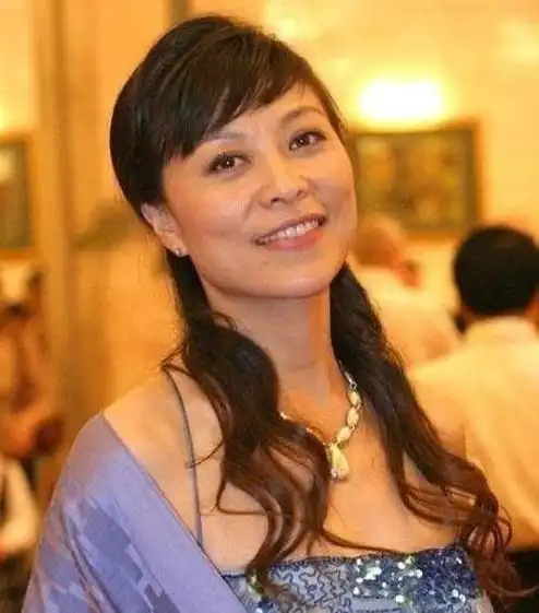 她是张嘉译的前妻患癌后离婚