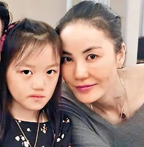 李亚鹏:我那"抽烟喝酒打麻将"的前妻王菲,竟是世上顶好的妈妈_李嫣