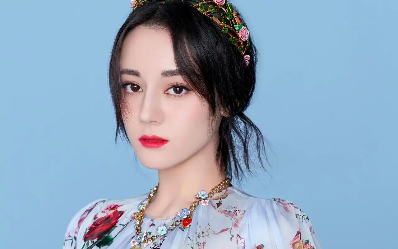 迪丽热巴性感写真高清电脑桌面壁纸