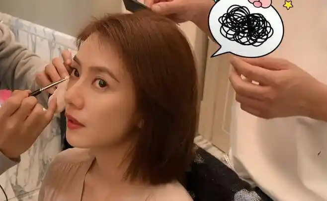 41岁高圆圆近照,双颊凹陷脸色蜡黄,手部苍老,不老女神还是老了_工作