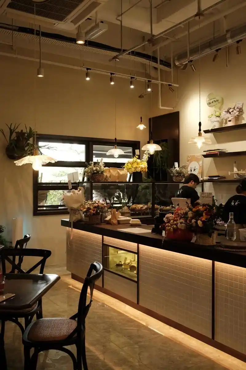 很有格调的复古风咖啡馆.位于d network setia - 抖音