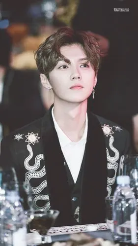 百变发色百变boy鹿晗百款发型一次看个够