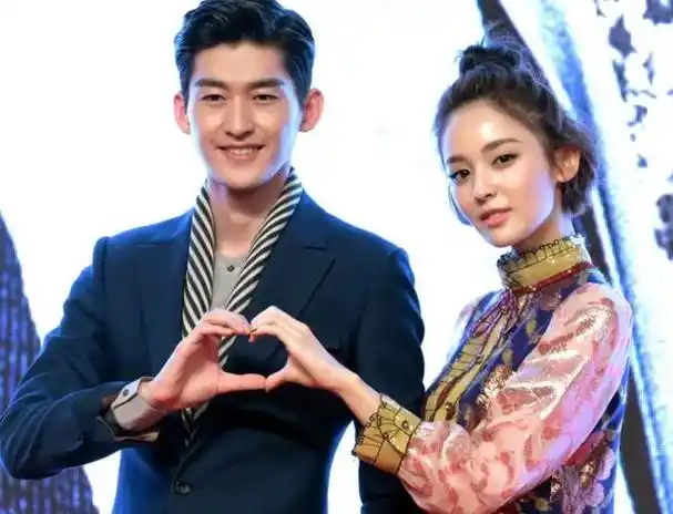 张翰被曝恋爱瓜:出名后甩第一任女友,前女友整成暧昧对象的模样