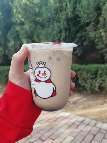 接下来是吃土摇摇奶昔,这杯点外卖的时候没有糖度和冰的选择,只有摇不