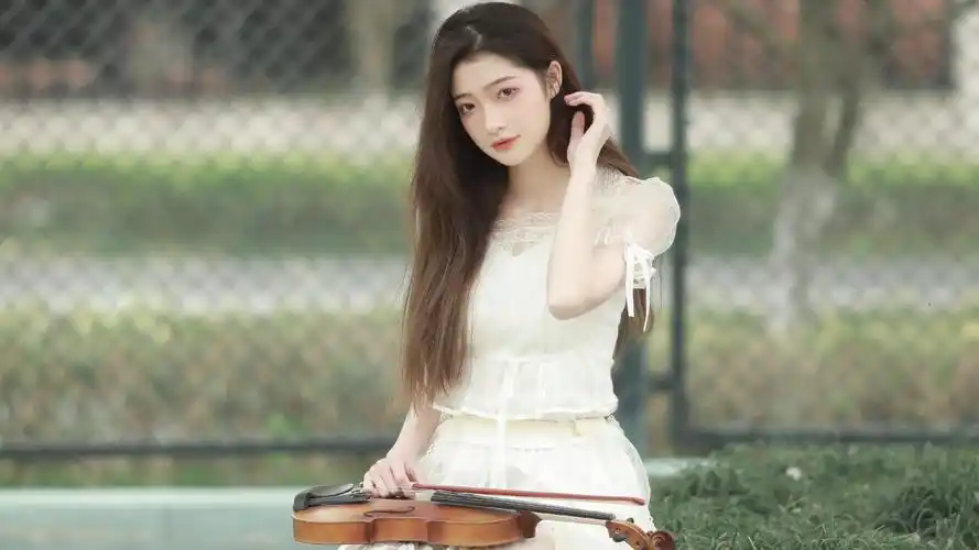 美丽大方的漂亮小姐姐