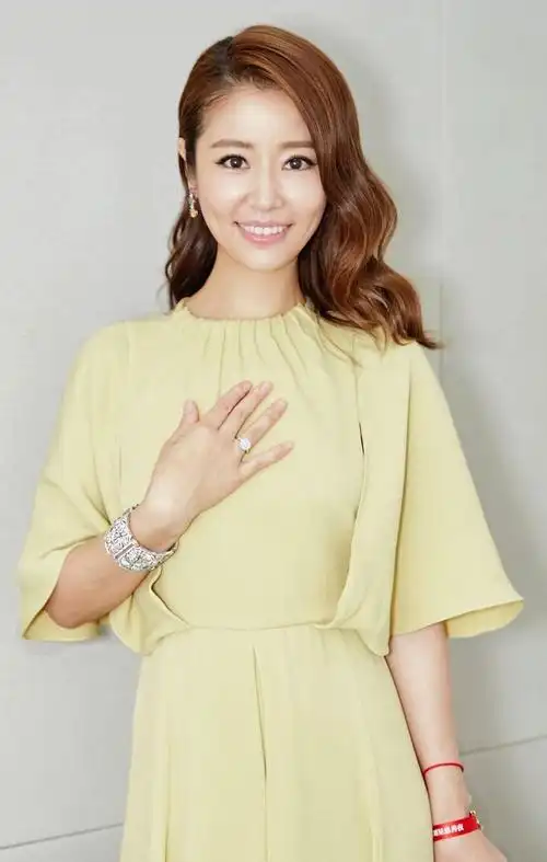 林心如高清俏丽美照,优雅迷人!__财经头条