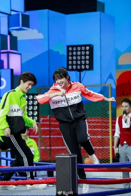 程潇《快乐大本营》大秀艺术体操 花式battle爆笑十足