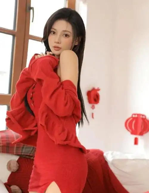 妩媚美女沙发上婀娜身姿,纤腰细腿魅惑无边!