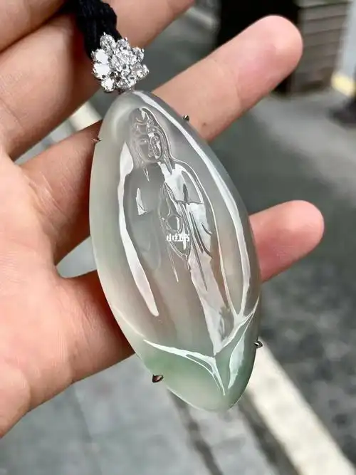 天然翡翠大师作品观音挂件