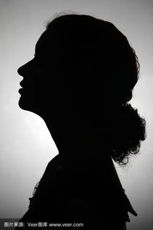 一个女人的黑白剪影