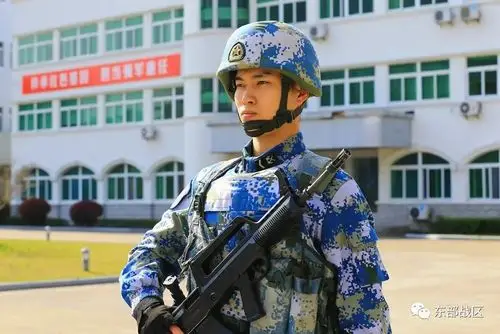 今天,东微君带你走进东部战区海军航空兵某部警卫连,看看这群
