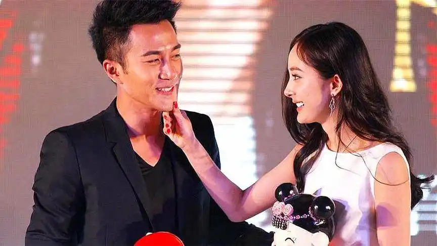 杨幂刘恺威一家三口少见同框!下意识的举动,泄露了二人感情状态