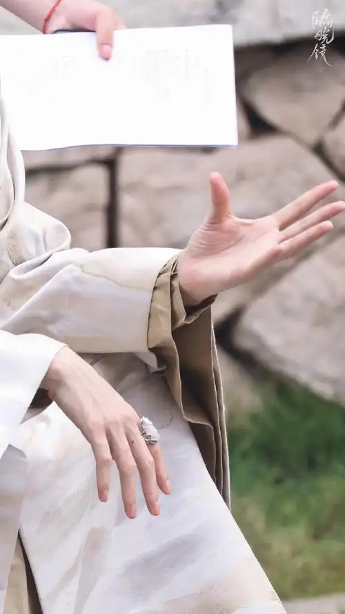 龚俊指环#手控党非常友好的一个词条,美手就该配美戒@龚俊simon