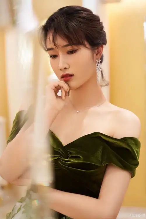 奚望超话#第32届华鼎奖中国近现代题材最佳女演员奖#感谢华鼎奖!