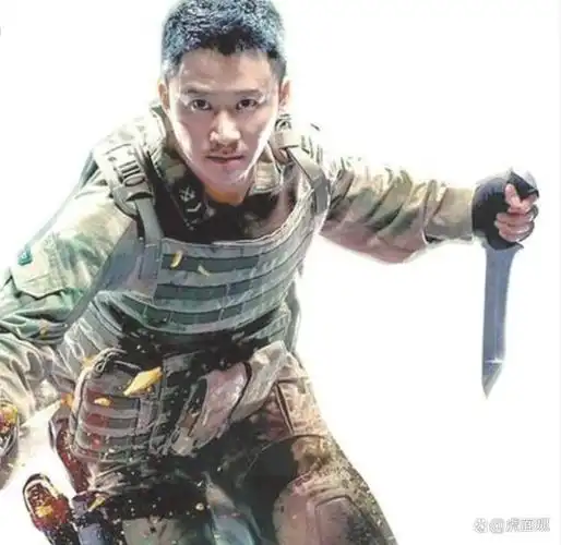 吴京发文配军装剧照被批,易引起法律问题,网友:拍个缅甸版战狼
