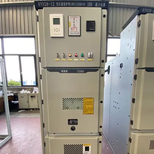 是高压开关柜的一种,简称中置柜