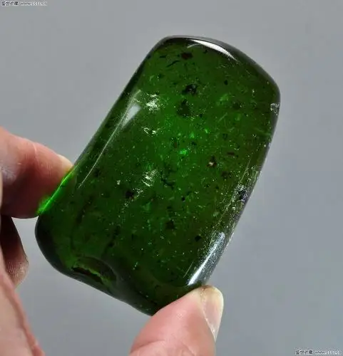 绿琥珀是怎么形成的绿琥珀又该如何鉴别