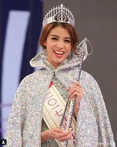 "最丑港姐冠军"雷庄儿晒素颜照,网友直呼:不化妆的样子好恐怖